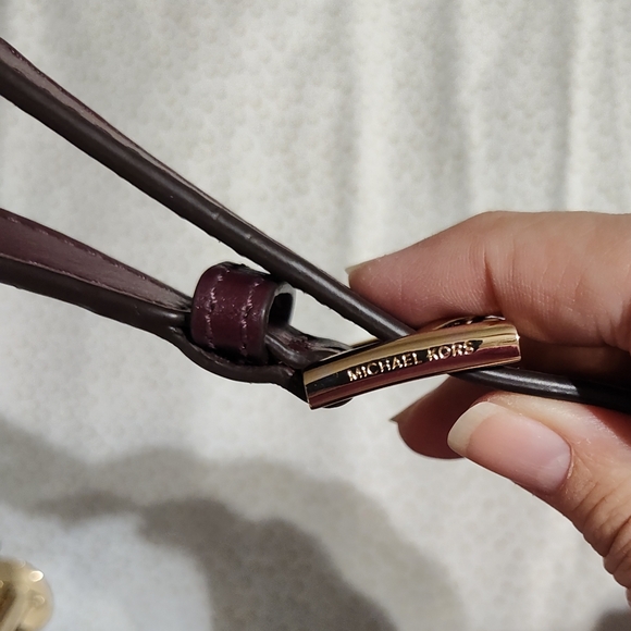 Exquisite Michael Kors Leather Raven Medium Messenger handbag Purse Plum NWOT - Picture 9 of 13